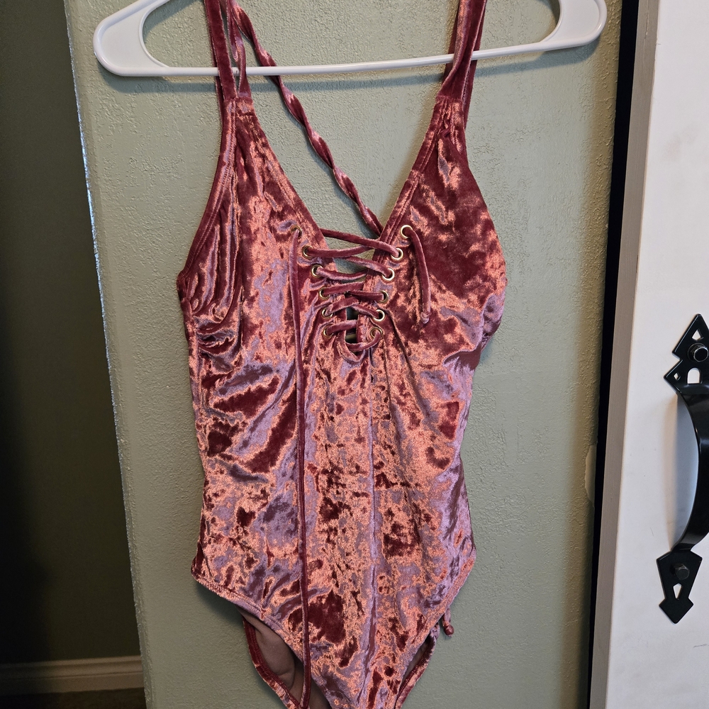 Elegant Velvet Lace-Up Bodysuit in Rose